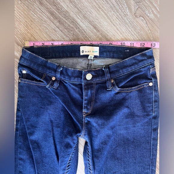Roxy Denim Low Rise Flare Jeans Tall Y2K sz 1 / 25 - Picture 4 of 9